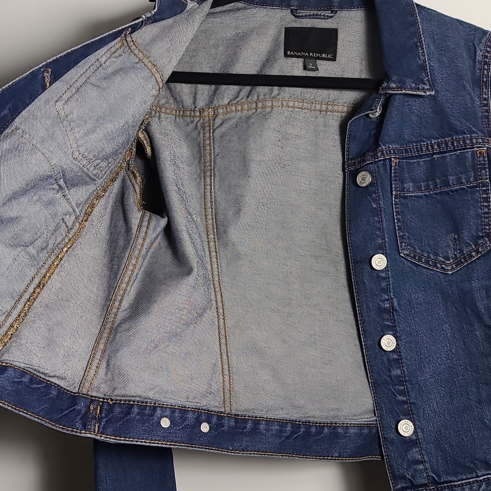 BANANA REPUBLIC Clean Classic Mediun Wash Blue Jean Jacket Size Small - Picture 9 of 16